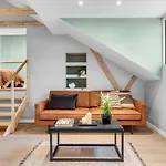 Unique And Modern Top Floor - Super Central