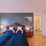 Spacious Private Room With Private Kitchen & Shared Bathroom