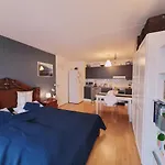 Spacious Private Room With Private Kitchen & Shared Bathroom