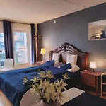 Spacious Private Room With Private Kitchen & Shared Bathroom