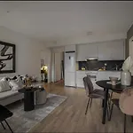Private Room In Sharded Apartment At Loren