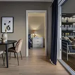 Private Room In Sharded Apartment At Loren