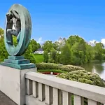 Keybutler Queen Astrids Aparthotel