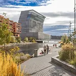 Modern 3Bed Room Sea View Apartment @ Oslo Barcode