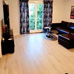 Modern Central Apartment Next To Beautiful Nature2424