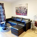 Modern Central Apartment Next To Beautiful Nature2424