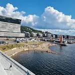 Amazing Luxury Apartment On The Waterfront! 73Sqm