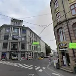 Classical 3 Bedroom, 2 Bath, Minutes From Royal Palace, Main Shopping Street, Restaurants & Downtown