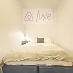 Modern King Bed Fast Wifi Relax