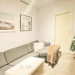 Modern King Bed Fast Wifi Relax