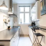 Royal Neighbourhood Elegant Flat In Central Oslo