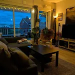 Spacious And Cozy Study Apartment With Balcony