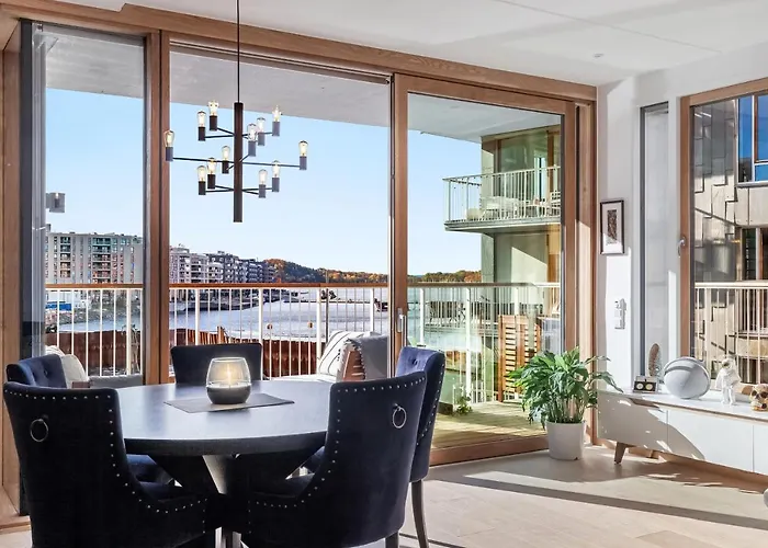 Amazing Luxury Apartment On The Waterfront! 73Sqm