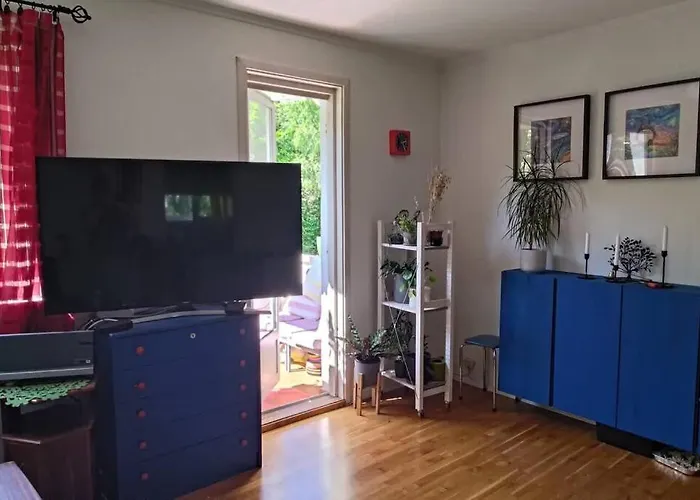 Spacious 2Br Apt - Quiet Area