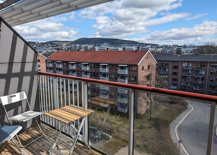 Spacious And Cozy Study Apartment With Balcony