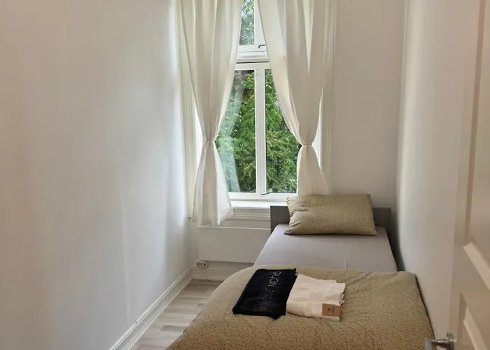Room In The City Center!!