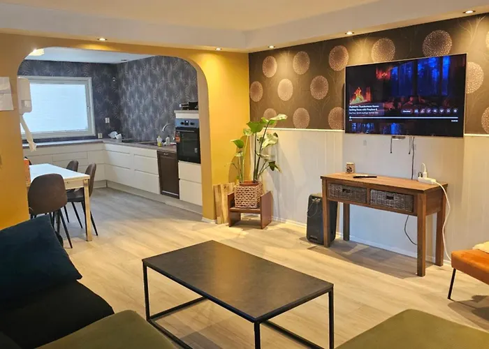 Full Privacy Townhome In Oslo With Wifi