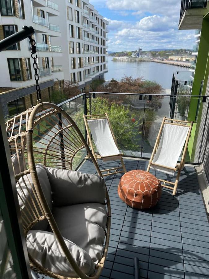 Exclusive Apartment, Sea View To Fjord, Located On Water In Center Leilighet