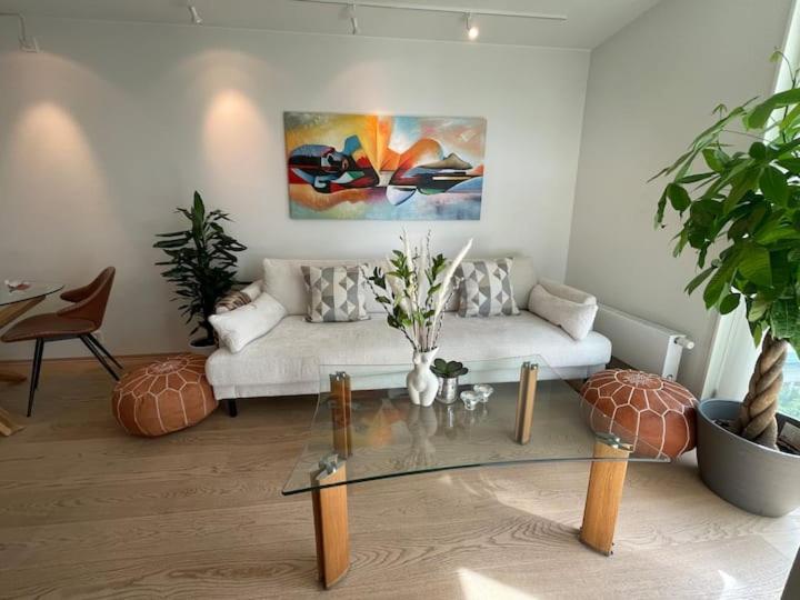 Pangsapuri Exclusive Apartment, Sea View To Fjord, Located On Water In Center *