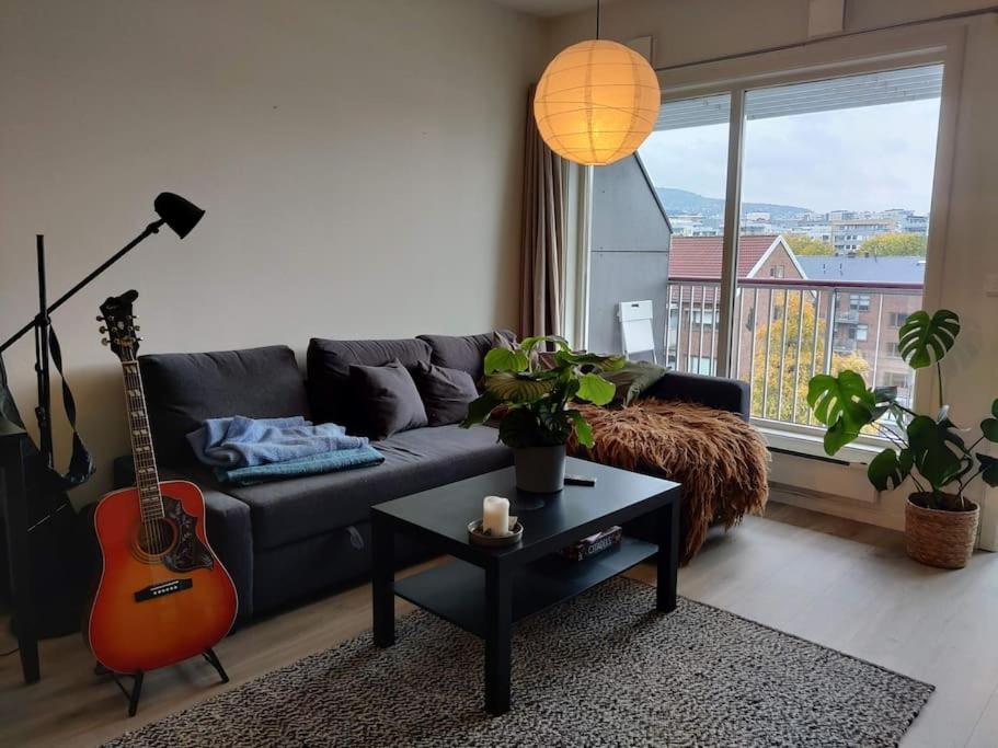 Spacious And Cozy Study With Balcony
