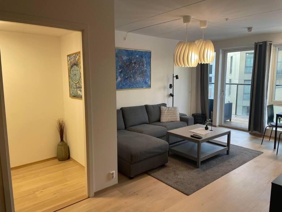 Nydalen/storo- Ved T-banestasjon Appartement *