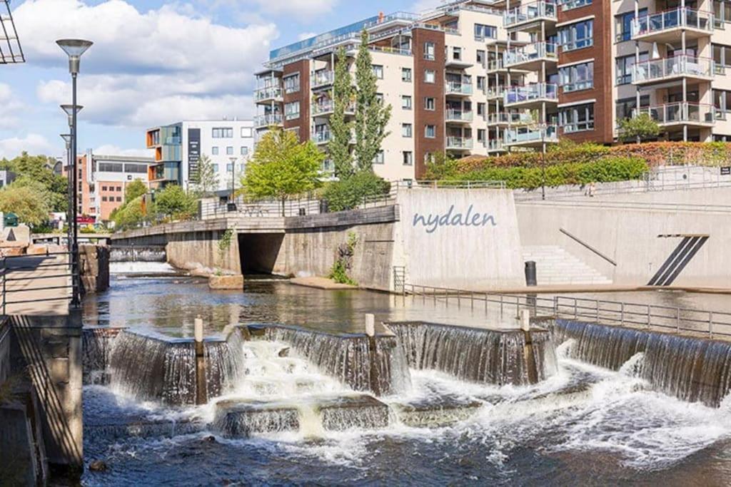Nydalen/storo- Ved T-banestasjon Oslo