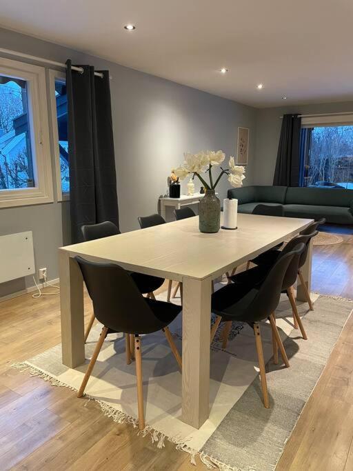 Platinum House - Centrally Located With Facilities *