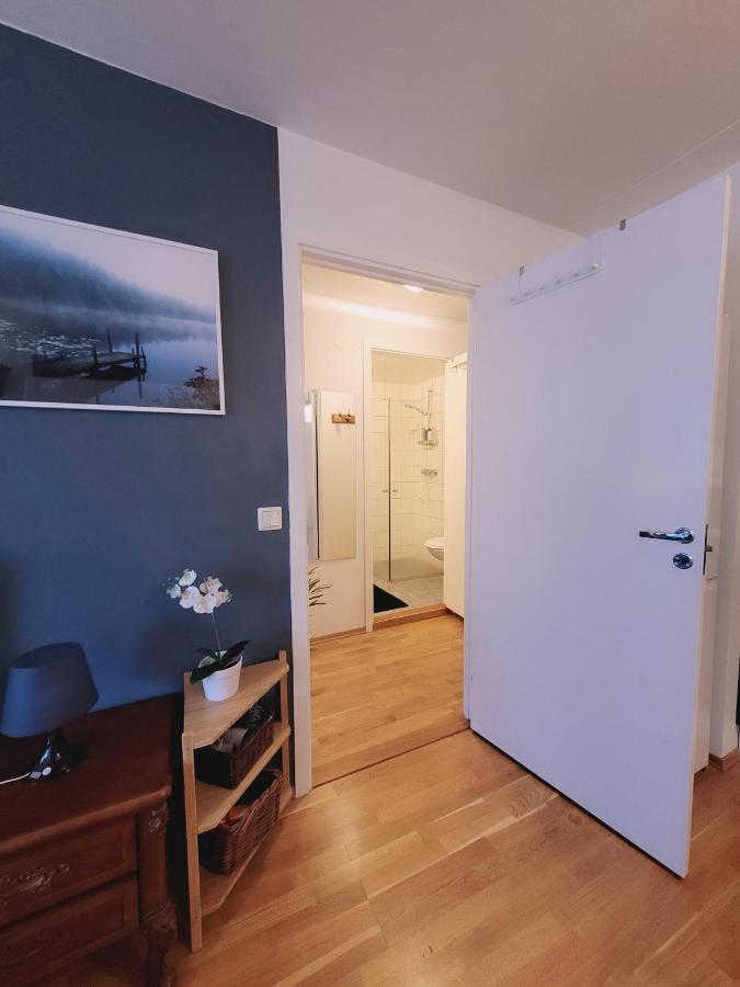 Spacious Private With Private Kitchen & Shared Bathroom Privat overnatting Oslo