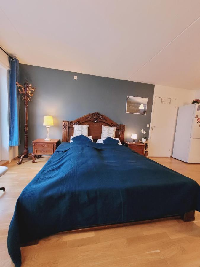 Spacious Private With Private Kitchen & Shared Bathroom Privat overnatting *