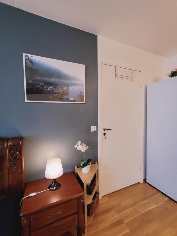 Homestay Spacious Private With Private Kitchen & Shared Bathroom *