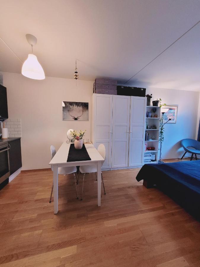 Spacious Private With Private Kitchen & Shared Bathroom Homestay *