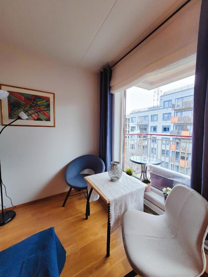 Homestay Spacious Private With Private Kitchen & Shared Bathroom *