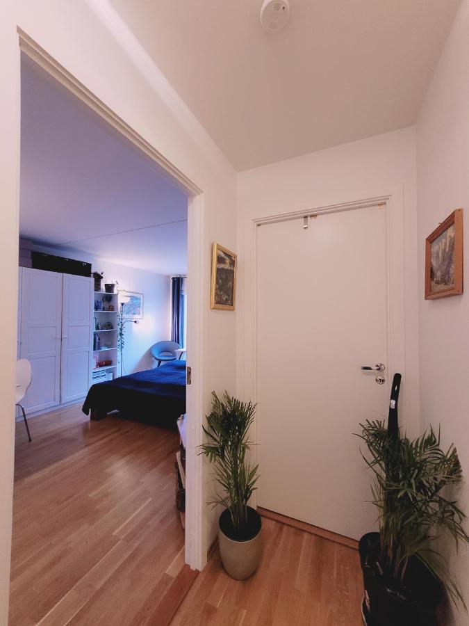 Spacious Private With Private Kitchen & Shared Bathroom Privat overnatting
