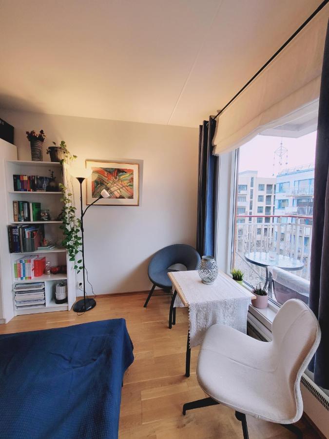 Spacious Private With Private Kitchen & Shared Bathroom Privat overnatting *