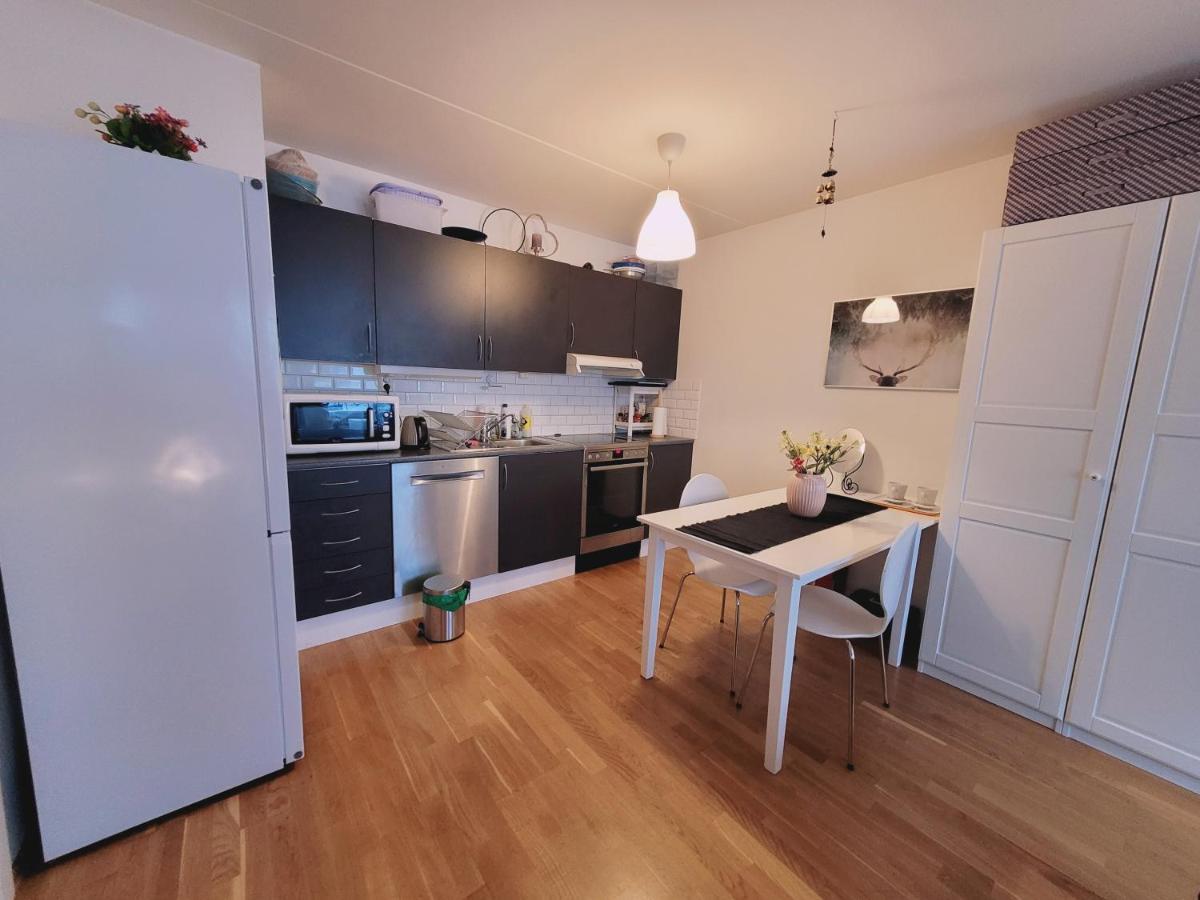 Spacious Private With Private Kitchen & Shared Bathroom Privat overnatting Oslo