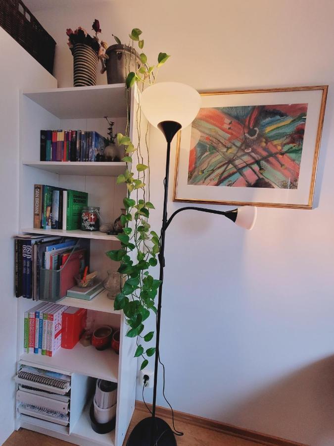 Homestay Spacious Private With Private Kitchen & Shared Bathroom *