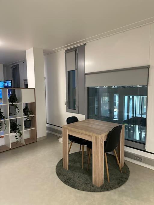 Studio By Oprah House At Center *