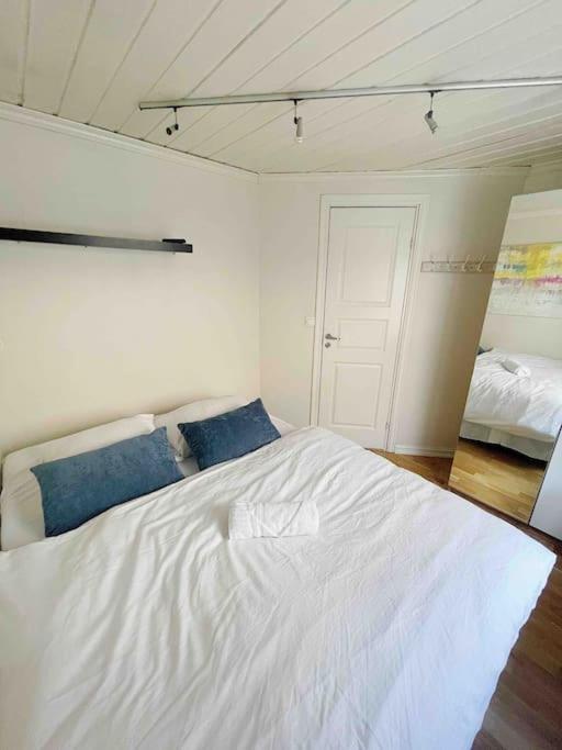 Apartment Your Ultimate Group Getaway - Central In Vibrant Bislett *