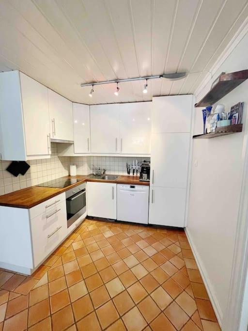 Apartment Your Ultimate Group Getaway - Central In Vibrant Bislett *