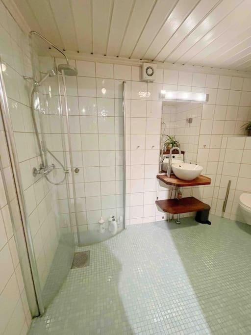 Apartment Your Ultimate Group Getaway - Central In Vibrant Bislett Oslo