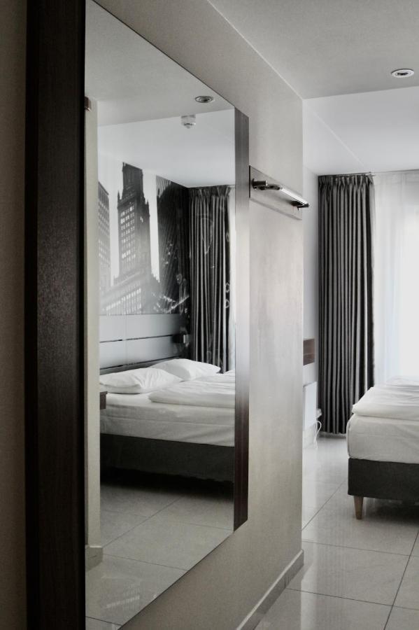 Super Hotel, Hotel 3*