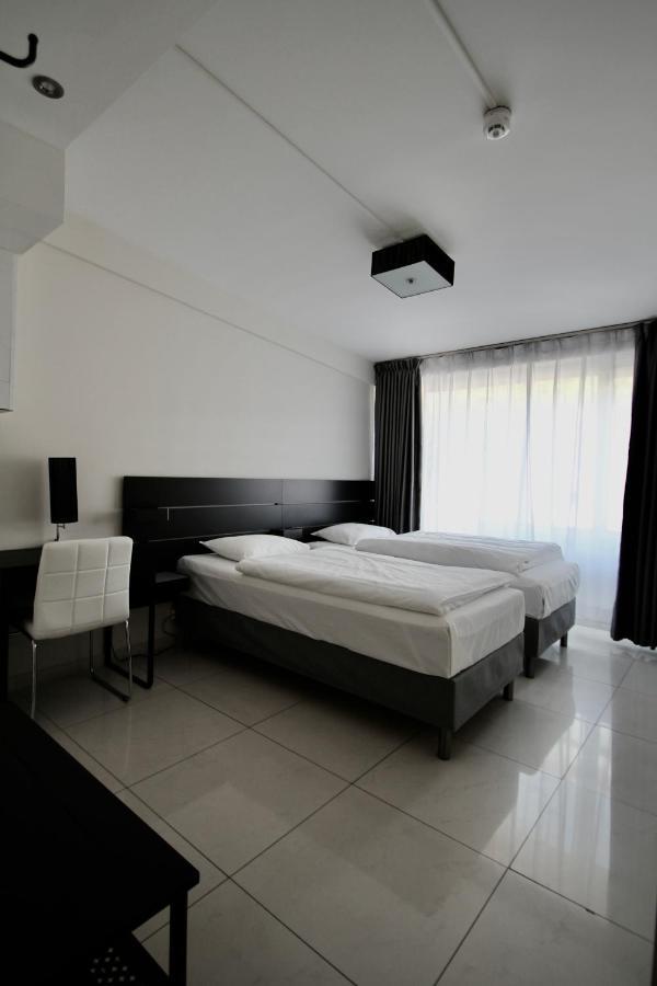 Super Hotel, Hotel 3*