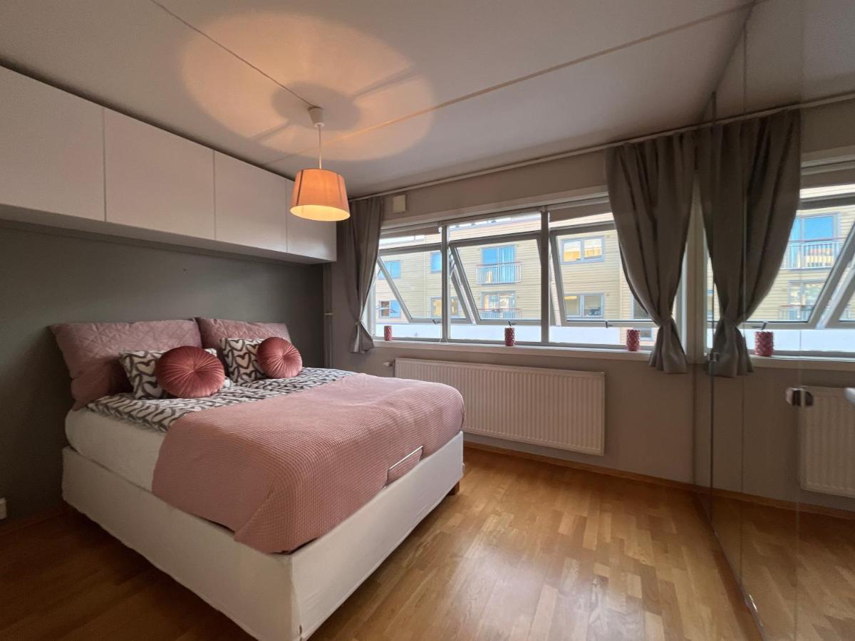 Center Flat W Roof Terrace & Free Parking