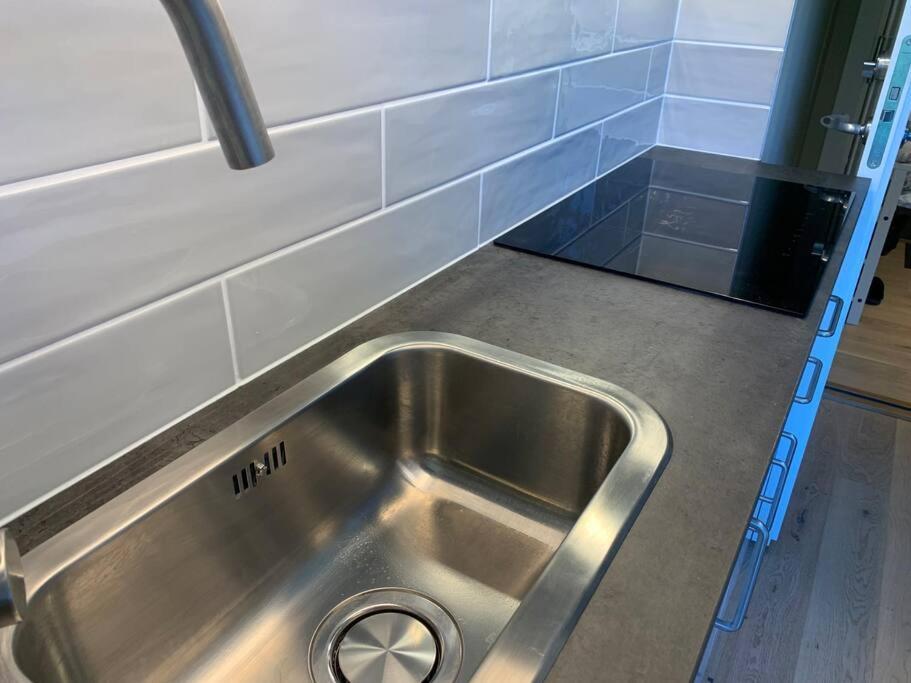 1 Bedroom Nb!! Small *