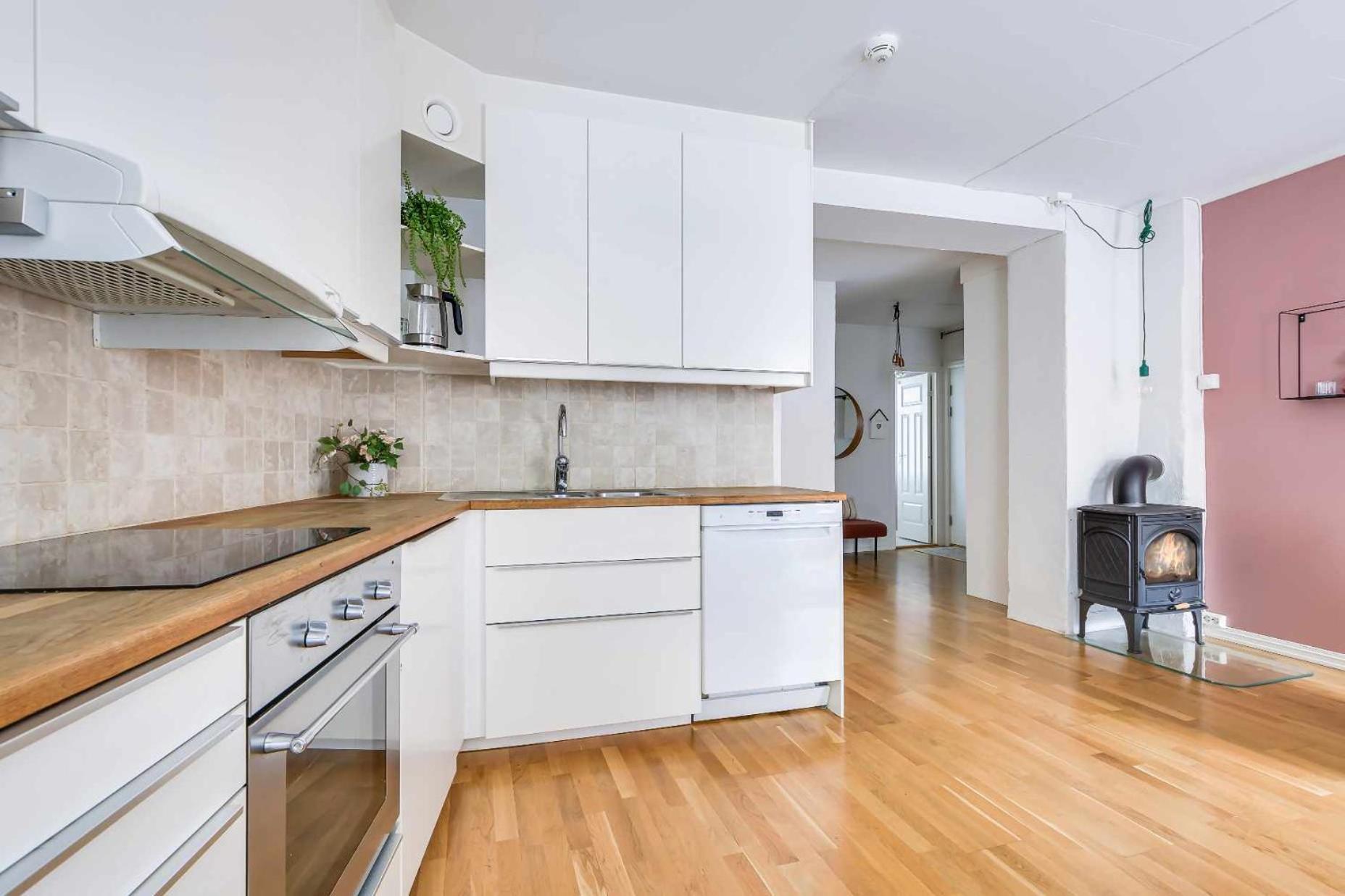 Apartment Charming And Cozy - Centrally Located