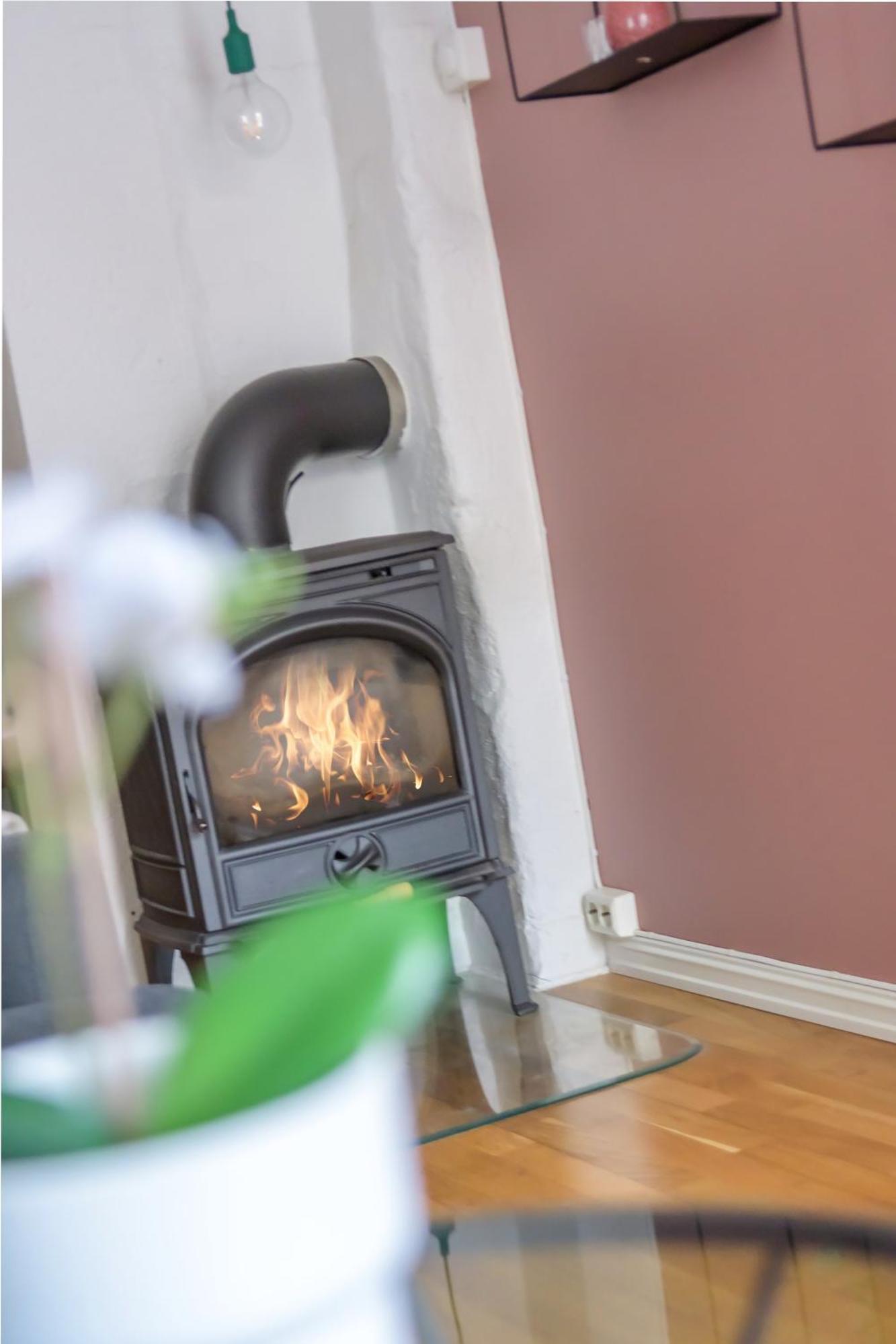 Charming And Cozy - Centrally Located Apartment *