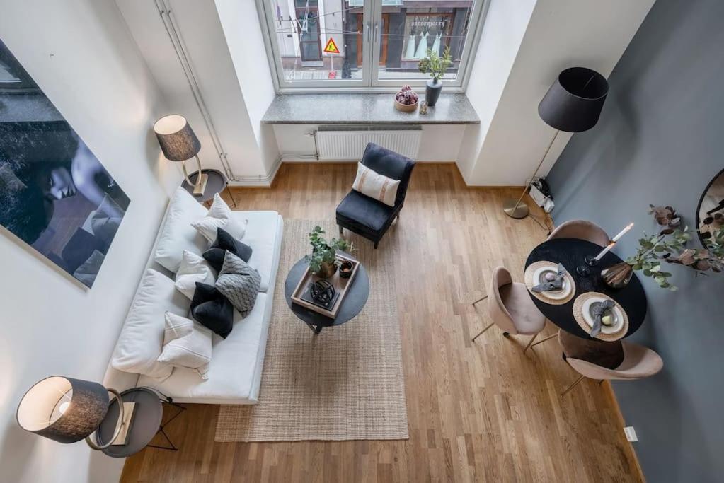 Prime Location: Spacious & Apartment