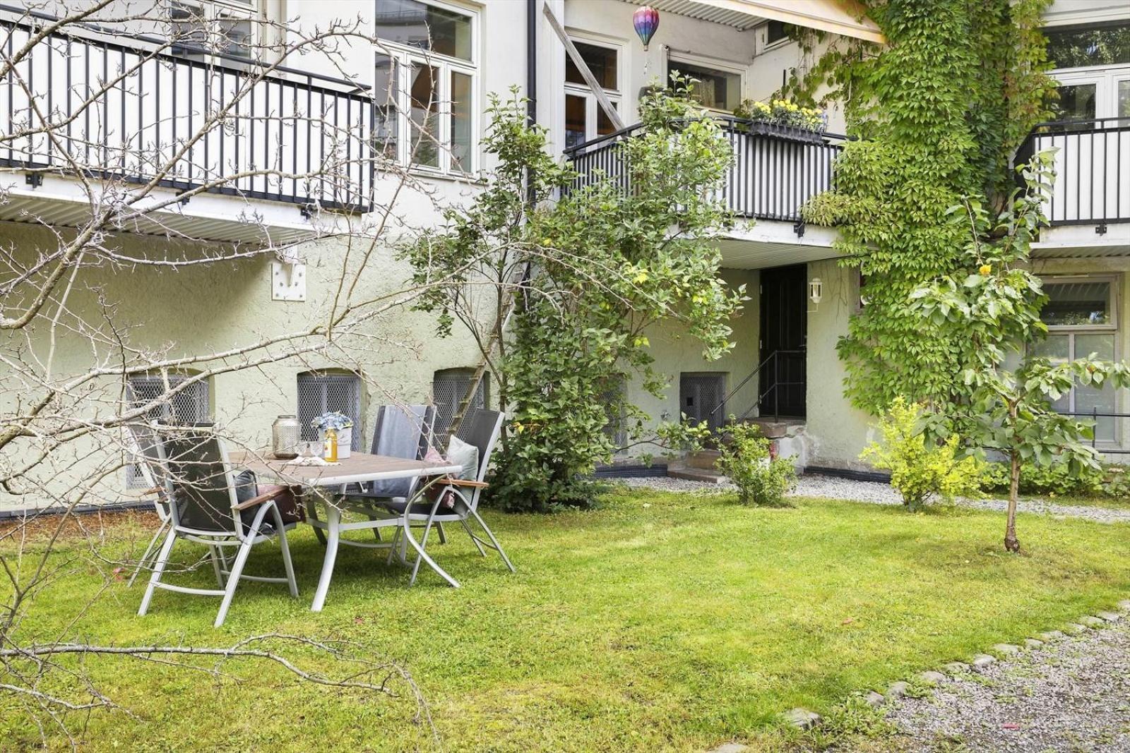 Charming And Cozy - Centrally Located Apartment *