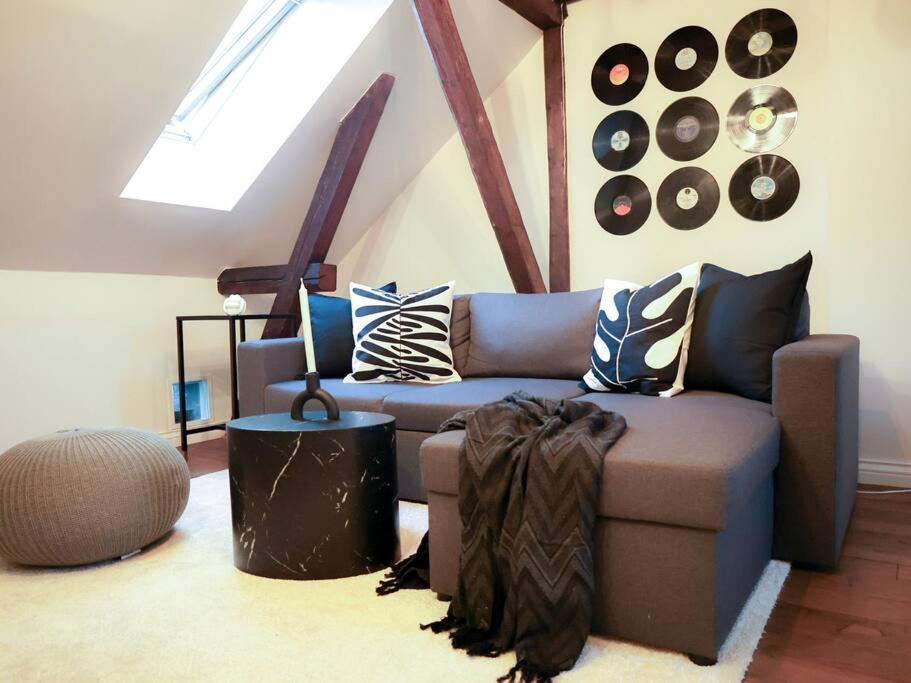 Charming And Spacious Apartment *