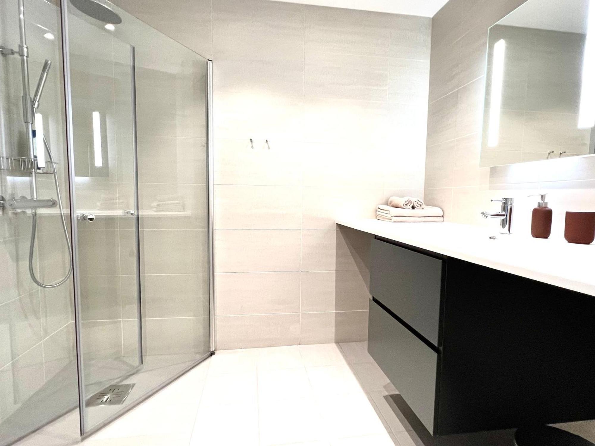 Apartment Brand New And Modern In Center